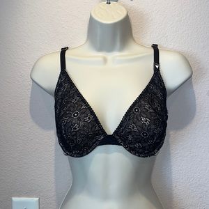 New Victoria’s Secret Black and Nude Lace Very Sexy Plunge Bra Size 32DD
